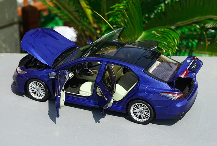 1/18 Toyota Camry 2018 гибридная литая модель автомобиля 8 го поколения игрушки для