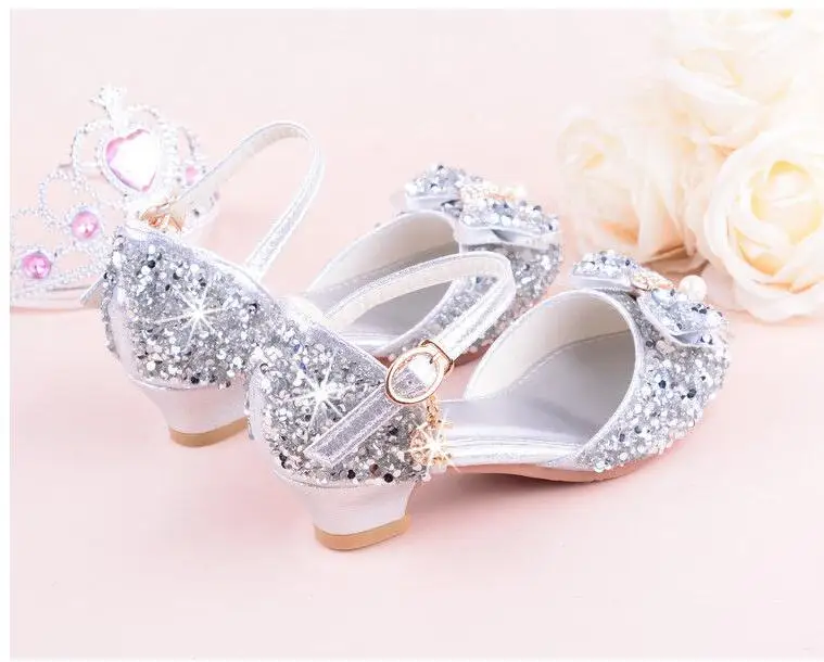 Летние детские сандалии из искусственной кожи с пряжкой на ремешке; обувь принцессы для девочек; вечерние сандалии на высоком каблуке с блестками и бабочкой