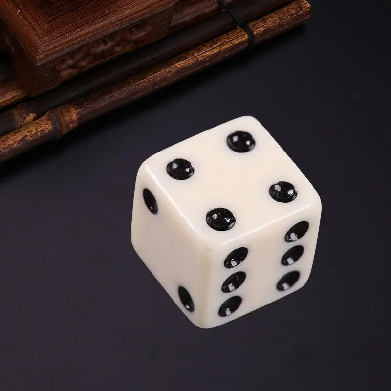 Черные игральные кости