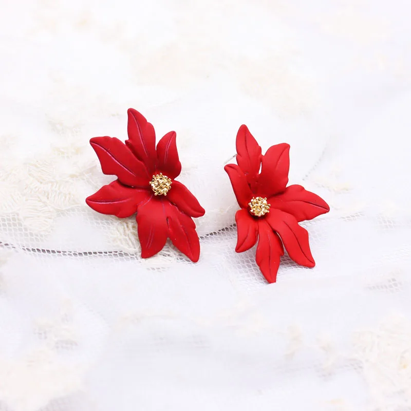 

2019 new design fashion brand jewelry elegant Paint metal Maple flower stud earrings for women a little fresh style for summer