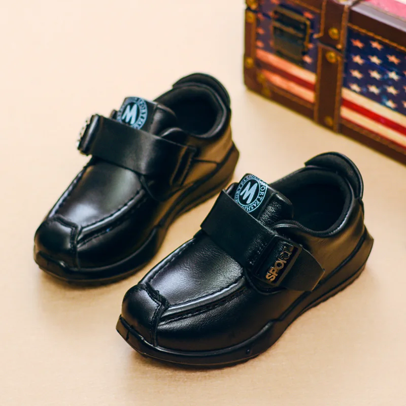 Детская обувь без каблука обувь Повседневное мода мальчиков обувь Hook & loop спортивные детские из натуральной кожи цвет: черный, синий