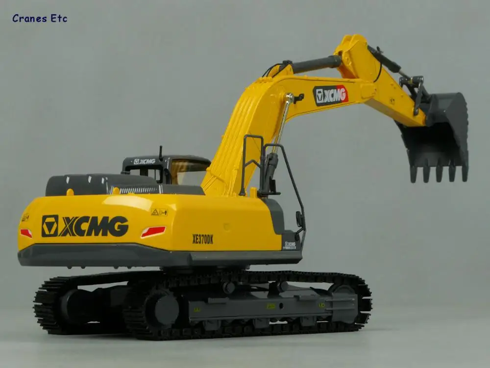 1/35 Scale SANY SY215C-9 Excavator Diecast model Gift Collection New In Box
