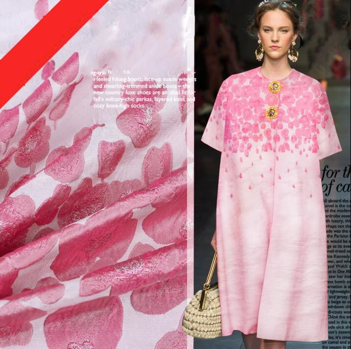 

2017 new European Fashion Pink Sakura jacquard brocade imitation doupion fabric wide positioning of imported fabrics