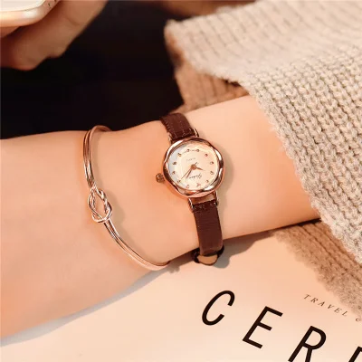 

Fashion casual multi-function sports watch quartz watch watch leather strap with a generation large and luxurious