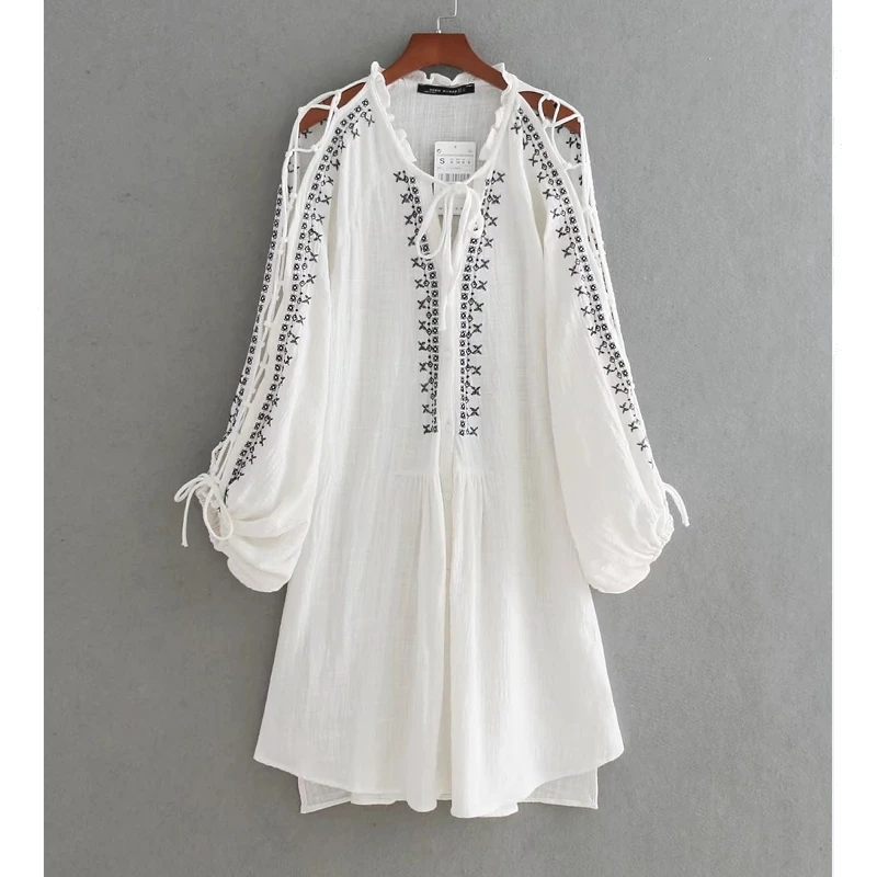 

2017 New Fashion Women Vintage embroidery long Blouses Shirts hollow out bow tied linen Feminine Blusa quality Tops LS1222
