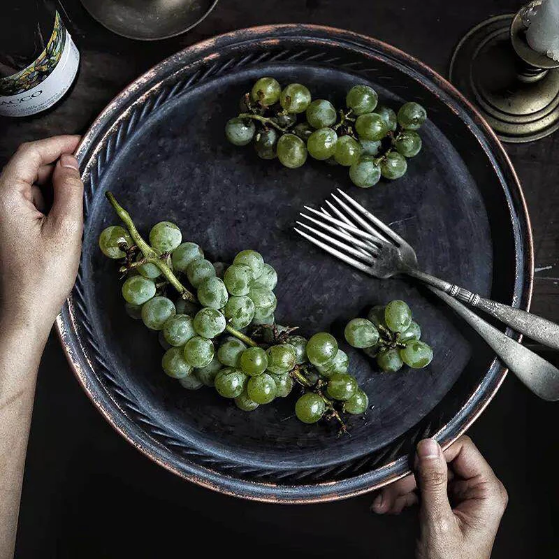 Tanie Retro płyta żelazna taca do serwowania Craft taca francuski styl ludowy piękna antyczna złota obręcz metalowa okrągła taca do domu Dec