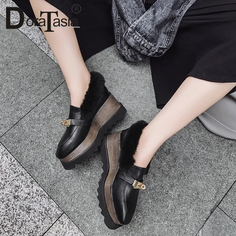 

DoraTasia New Arrival Plus Size 33-42 Women Flats Fur Metal Decoration Slip On Flat Platform Autumn Winter Casual Shoes Woman