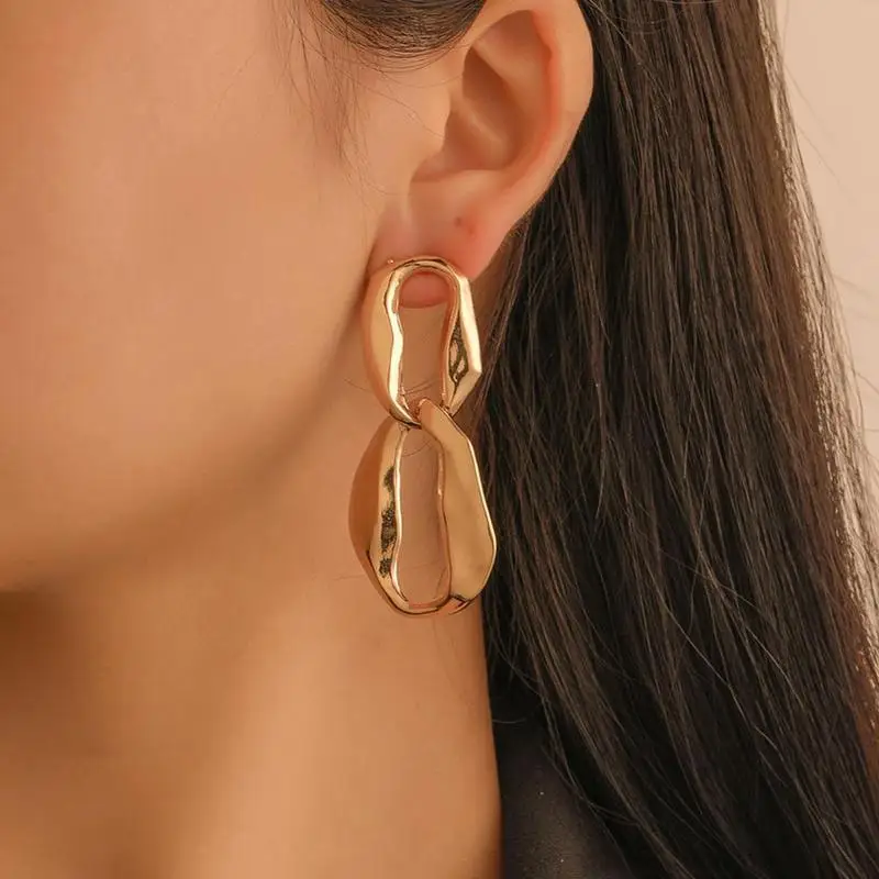 

3 Colors Twisted Big Round Stud Earrings Geometric Earrings Female Simple Irregular Curved Circle Earrings Jewelry For Women