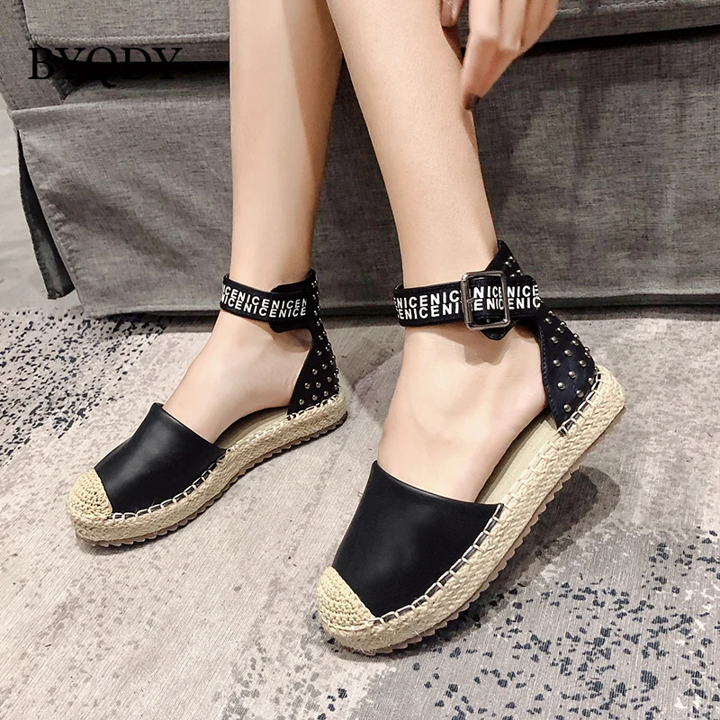 

BYQDY New Designer Letter Print Ankle Belt Rope Sandals Women Closed Toe Espadrilles Platform Sandalias Punk Rivets Sandales