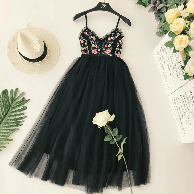 

Women Embroidery Flower V Collar Sexy Halter High Waist Thin Pleated Holiday Backless Elegant Dress Vestidos C602