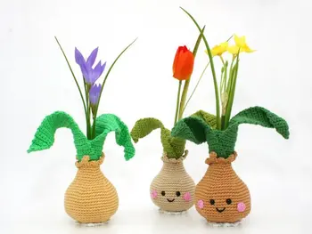 

crochet armigurumi rattle flower model number 889