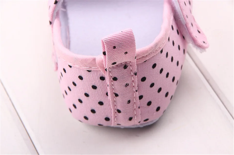 Новинка года; модная обувь для малышей дышащая обувь с бантом обувь для мальчиков 1-2 лет удобные кроссовки для маленьких девочек обувь для малышей