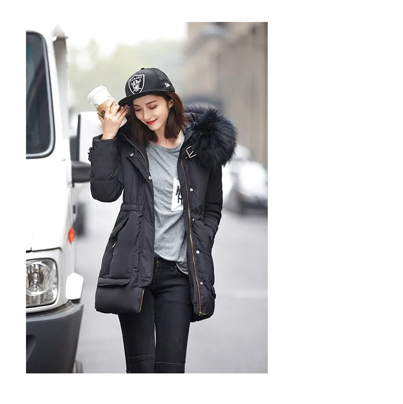 Модное пуховое пальто для девочек-подростков женская пуховая парка с капюшоном и воротником из искусственного меха енота зимние куртки средней длины WUJ0916