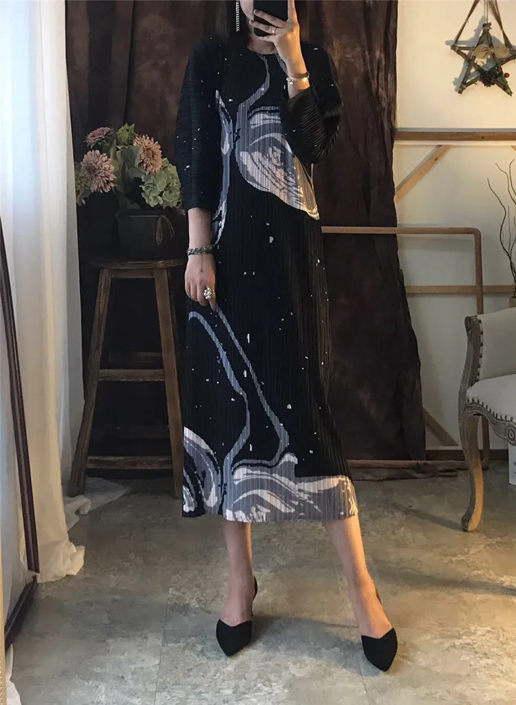 Changpleat Весенние новые свободные платья с принтом Miyak Плиссированное модное платье большого размера с круглым вырезом и рукавами летучая мышь большое эластичное платье D908 - Цвет: see chart