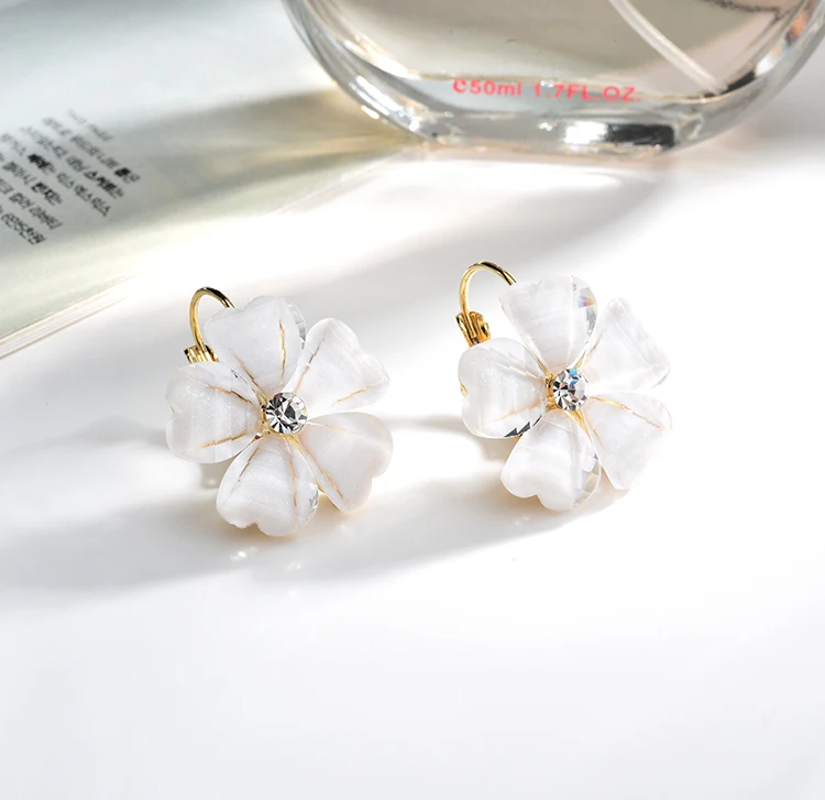 gold-color-crystal-flower-stud-earrings_02