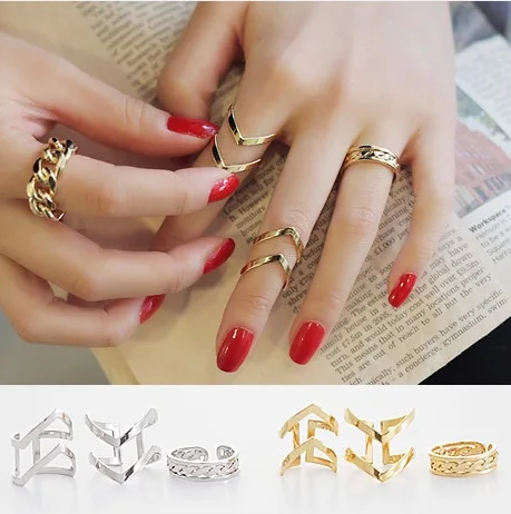 

A set Of Three Ring Are Exaggerated