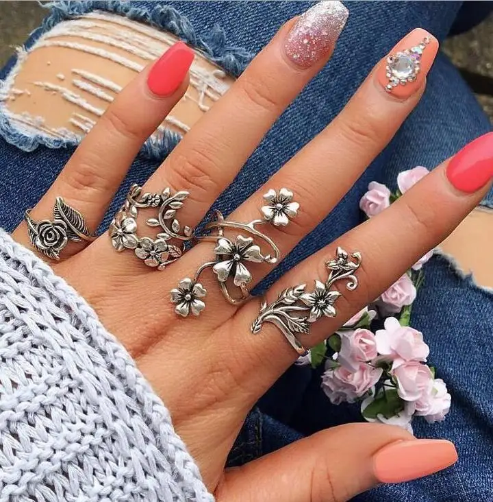 

4pcs/set Antique Silver Vintage Bohemia Rings Set Rose Flower Rings for Women Charming Bohemia Floral Knuckle Rings