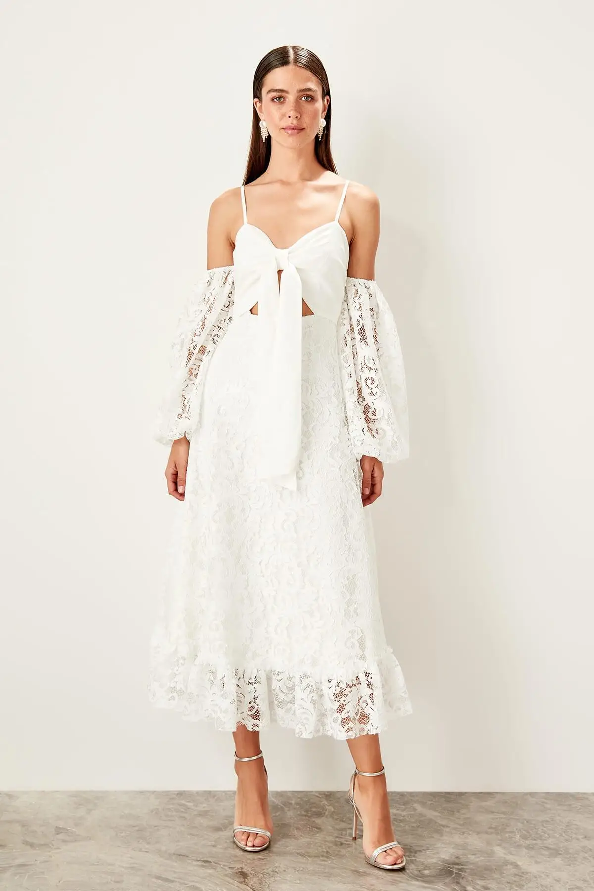 

Trendyol Ecru Waist Low-Cut Dress TPRSS19FZ0250