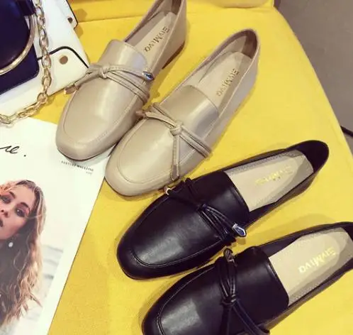

2018 new Korean version of the round head bow retro British flat shoes