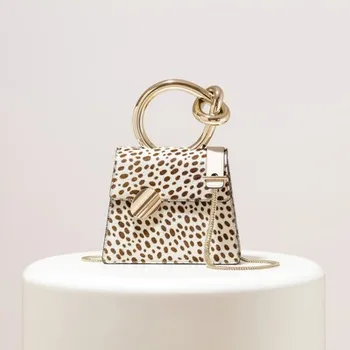 

Slant bag, white bag, high feeling bag, lady bag