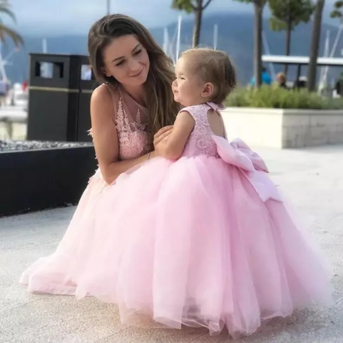 Новый розовый милый ребенок бальное платье из тюлевой ткани кружева для маленьких девочек на день рождения платье с большой бант платье с