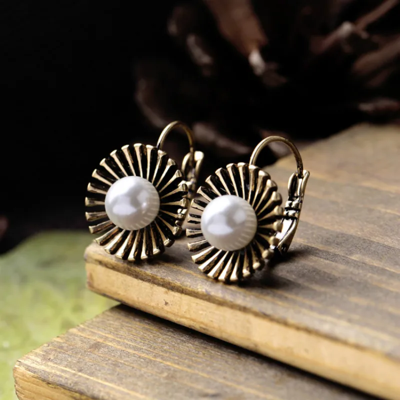 

2018 New Arrival Women Vintage Antique Personality Alloy Round Earrings Stud Earrings