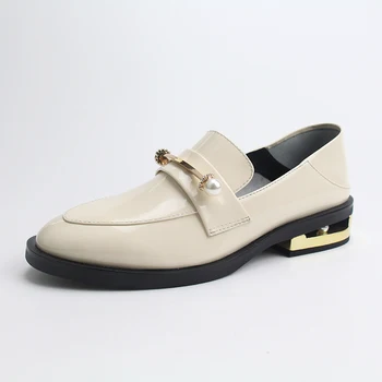 

2018 Fashion Women Shoes Genuine Patent Leather Pumps Beading Round Toes Ladies Low Heels Shoes