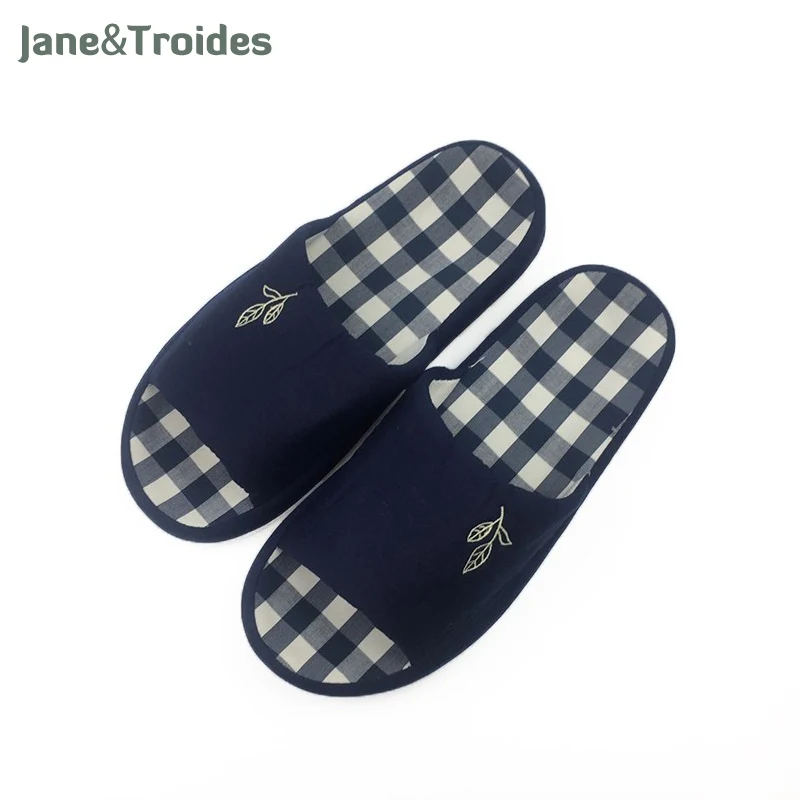 

Spring Home Men Slippers Cotton Soft Anti Slip Open Toe Flip Flops Plaid Leaf Embroidery Slippers Fashion Indoor Men Shoes