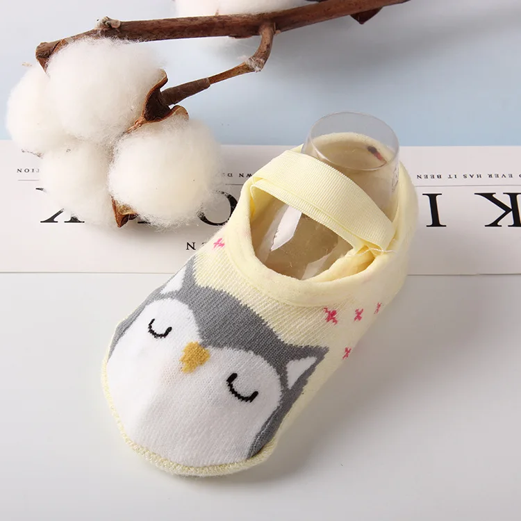 Носки для малышей 0-4 лет, Нескользящие хлопковые махровые носки с мультипликационным принтом для новорожденных, Осень-зима, нескользящие носки, популярные носки для малышей