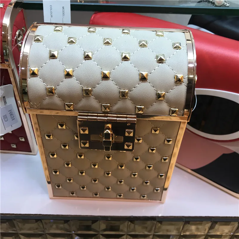 

2018 Real Limited Designer Female Retro Clutch Vertical Square Hardware Box Package Chain Diagonal Shoulder Bag Women Evening