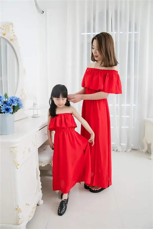 Г., новые летние пляжные красные платья для мамы и дочки в богемном стиле, Семейные Комплекты Одежда для родителей и детей шифоновое платье для отдыха