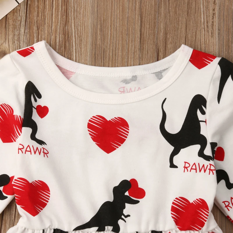 RAWR/хлопковое платье с длинными расклешенными рукавами для маленьких девочек с изображением динозавра и сердца Повседневная одежда на День святого Валентина От 1 до 6 лет