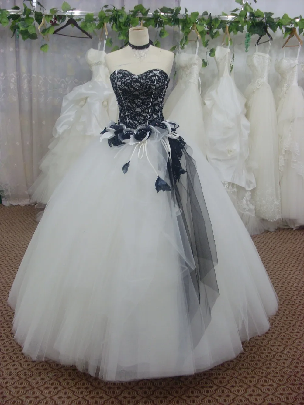 

2016 Black and White Tulle Ball Gown Wedding Dress Bridal Gowns/Prom Dresses SL-3940