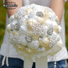 Kyunovia индивидуальный Свадебный букет любви с жемчужные броши подружки невесты свадебные цветочные ручная работа из атласа розы букет на свадьбу FE49