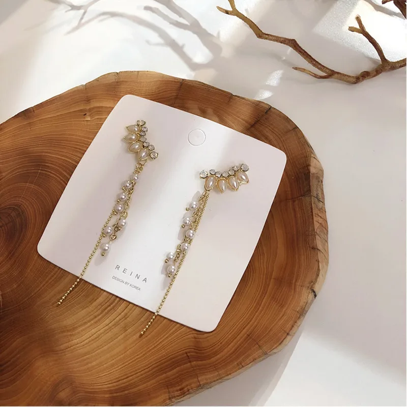 

Korean Earrings Pearl Fringed Long Feather Irregular Ear Clip Fashion Female Ear Rings 2019 Hypoallergenic Copper Alloy Jewelry