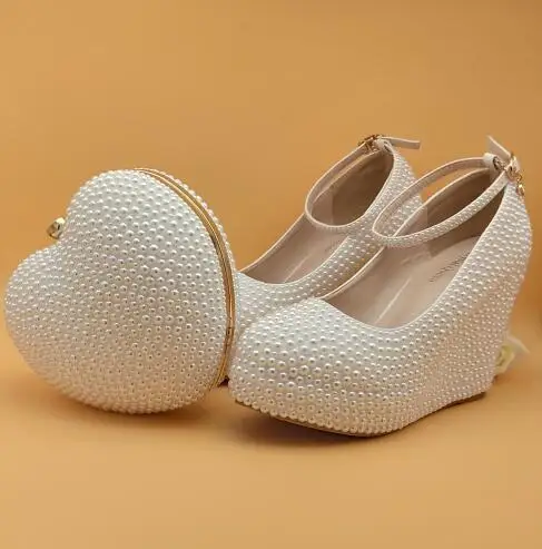 BaoYaFang/женские свадебные туфли с сумочкой в комплекте; Туфли на высокой танкетке с сердечком; белые/бусинки пирожное с кремом вечерние туфли и сумочка; новое поступление - Цвет: white shoe with bag
