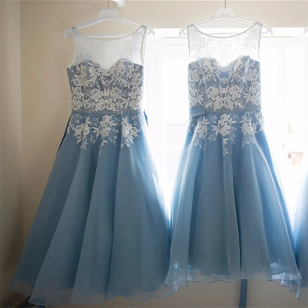 Ich biete selbstverständlich auch individuelle Abendmode sowie Brautjungfermode und Dekoartikel an. Auf Wunsch nähe ich zum Kleid den passenden Ringkissen oder den passenden Schleier dazu. Ich hoffe wir sehen uns bald Persönlich und freue mich auf Sie.