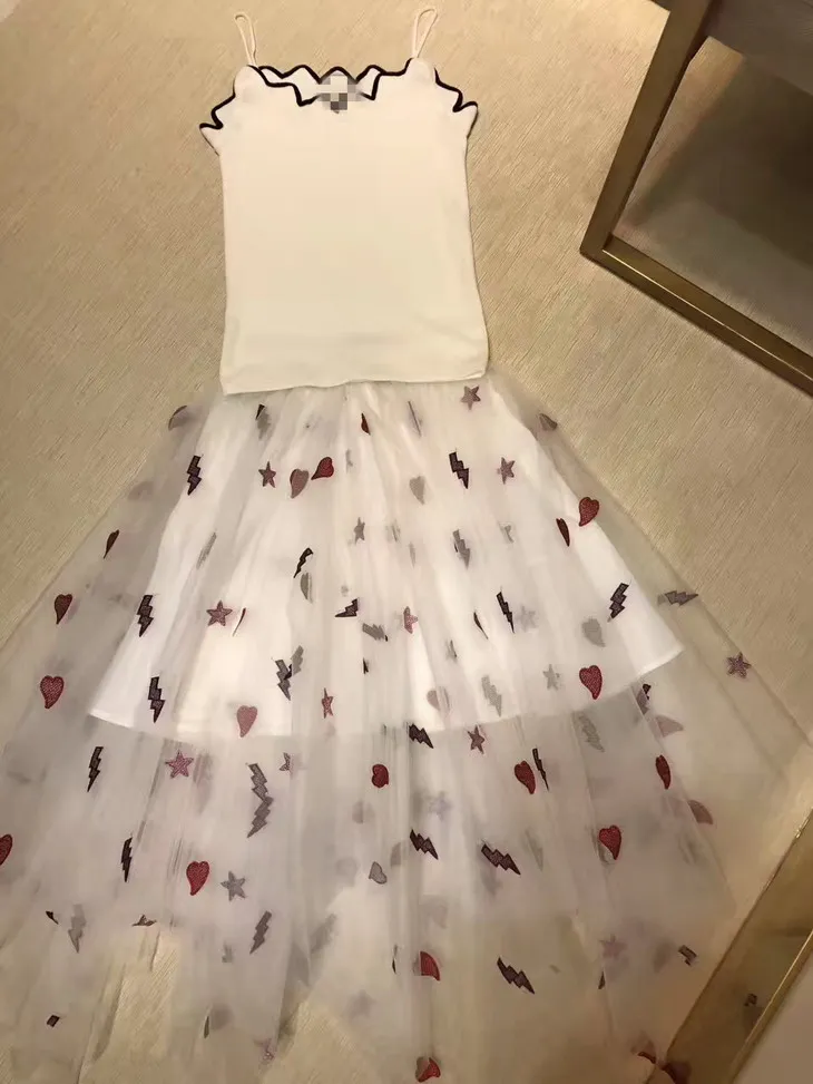 Desfile da marca roupas de verão 2017 das mulheres de moda de nova onda borda tricô chicote de fios net saia terno 617