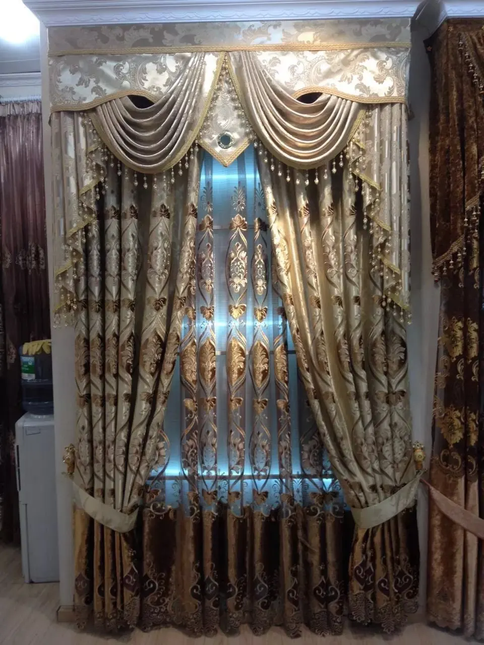Дубай роскошный Магнитный занавес для гостиной золотая вышивка двери отель хрустальные бусины шторы древние времена