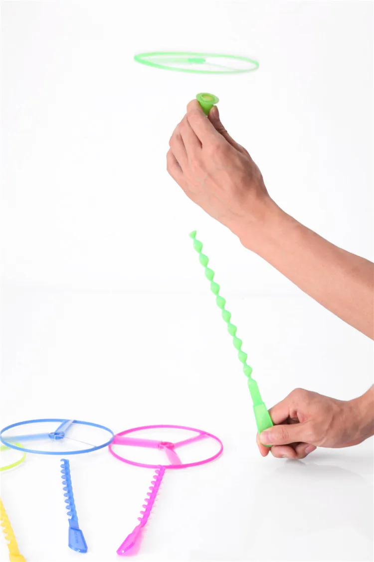 

5 pcs/lot novelty Toys wholesale flying fairy flying saucer UFO flying wheel Flying gyro Hand made bamboo dragonfly gift GYH S40