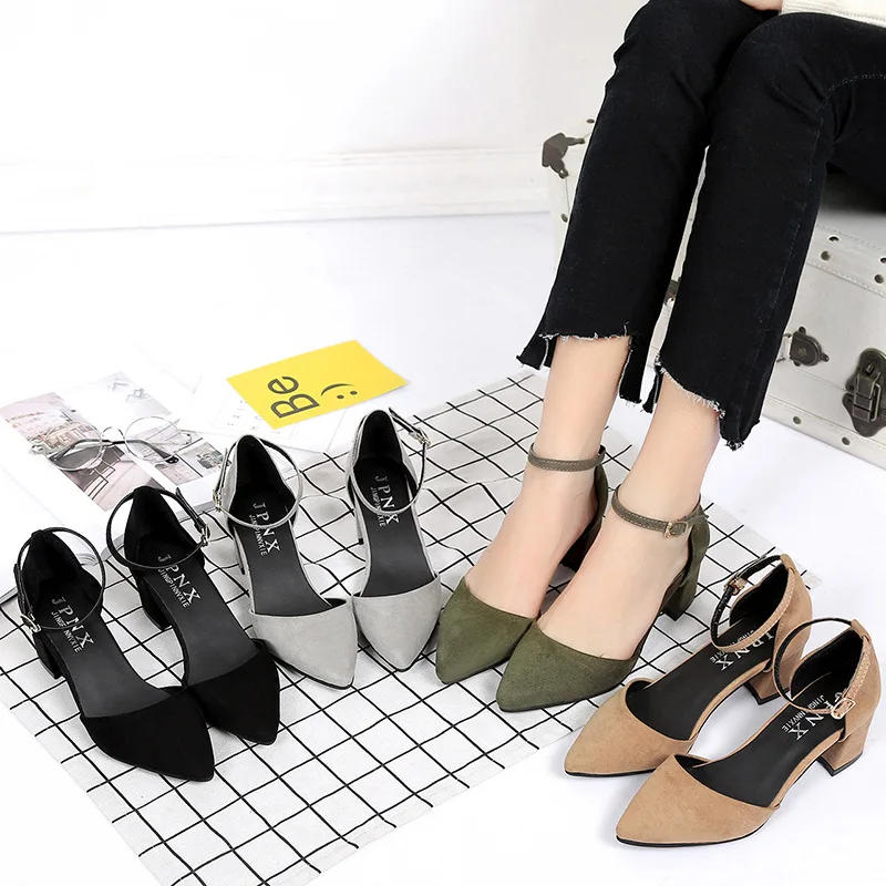 

Rough-heeled Sandals Women Summer Professional Button Head 5 cm Single Shoe Tip Hollow Black dames schoenen
