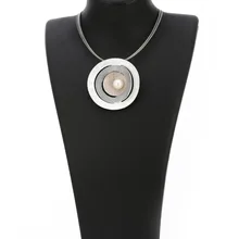 Новинка, женские ожерелья-Чокеры с узором в виде народного ветра, большая круглая подвеска, жемчужная цепочка на свитер, модные массивные ювелирные изделия