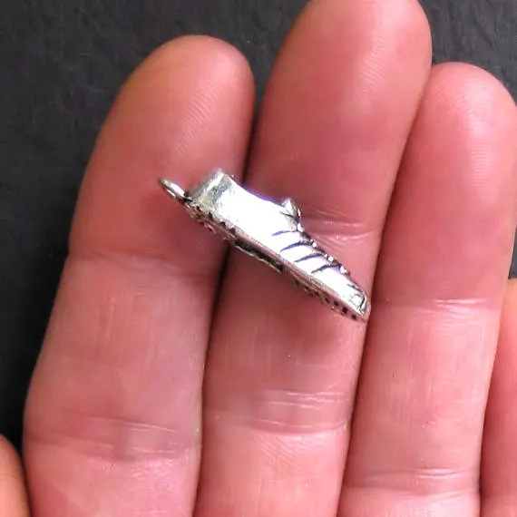 10pcs/lot 27mmx9mm Running Shoe Charms Antique Silver Color Sneakers for charms necklace pendant jewelry accessories findings