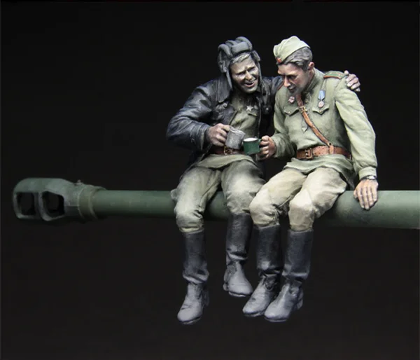 1/35 Resin Figures  Model Kits Red Army Tankers At Rest, 1943-45  Unassembled unpainted