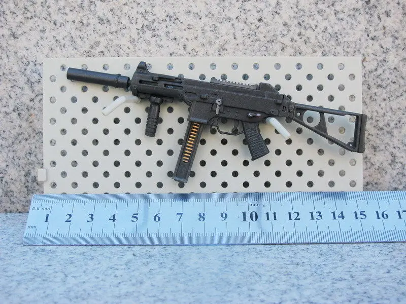 

15cm UMP45 Submachine Gun Model 1/6 Scale Weapon Toy Collectible For 12" Soldier Figure