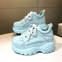 Новые модные высокие женские ботинки в стиле ретро, увеличивающие рост популярная Классическая Повседневная спортивная женская обувь на толстой подошве, сезон осень-зима