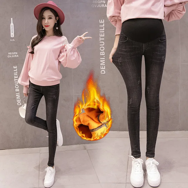 임신 한 여성을 위한 필수적인 겨울 소재 바지: 편안함과 스타일의 완벽한 조화