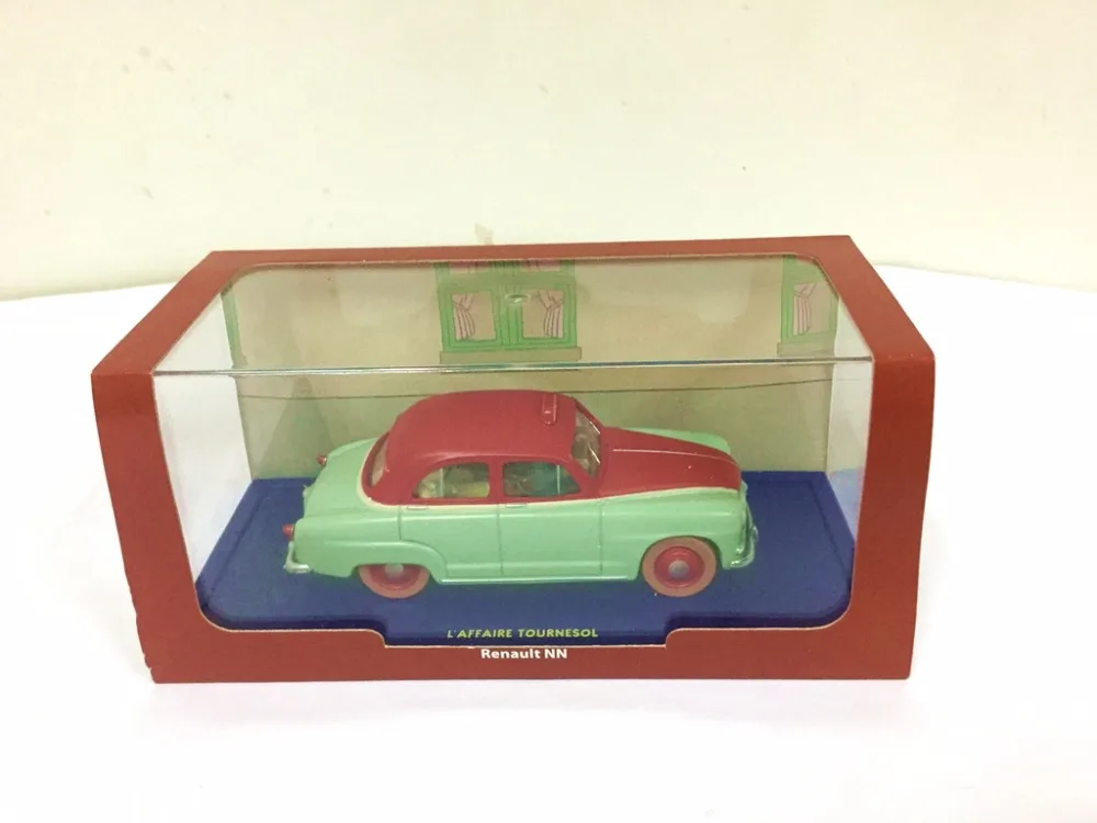 Car Tintin Renault Taxi Red 1/24  New in box booklet