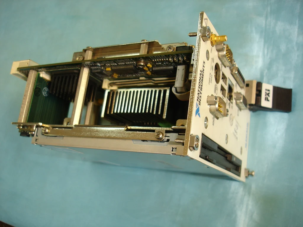 Для PXI-8175 контроллера передачи данных DAQ карты- NI национальные инструменты-оригинальные подлинные