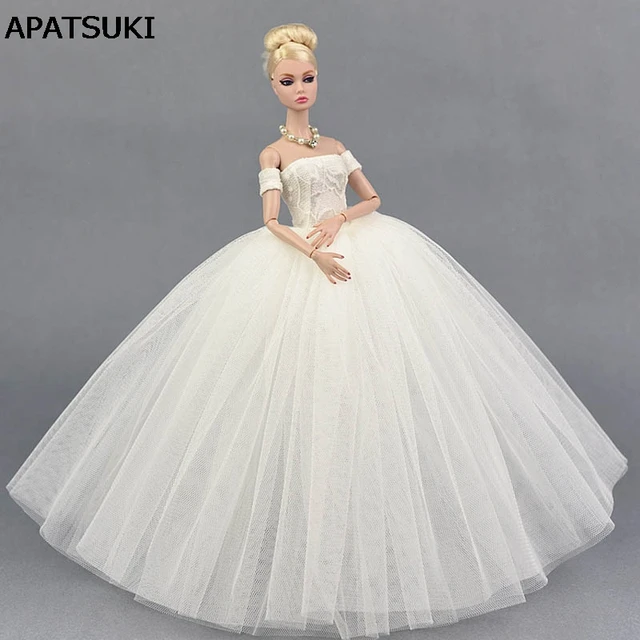 Amazon.com: Barbie in Wedding Dress Re-Issue of the Original 1961 Fashion  Doll : Toys & Games